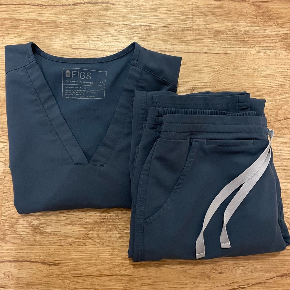 Figs Dark Harbor Set Casma Scrub Top and Yola Skinny Scrub Pants XS